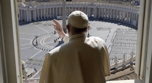 Papa Francesco licenzia 5 lavoratori