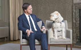 mark rutte con il suo cane 1341423 tn