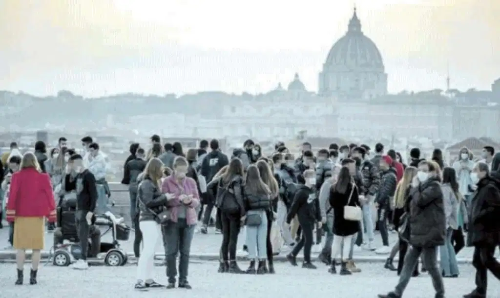 roma assembramento molti hanno abbassato la guardia contro il covid