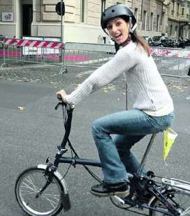 virginia raggi in bicicletta 1226829 tn